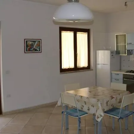 Centro Di Con Veranda E Giardino